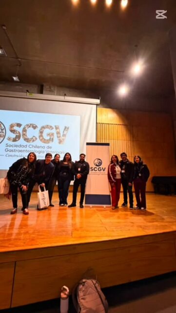 Hoy tuvimos el honor de acompañar a los colegas en el lanzamiento de la Sociedad Chilena de Gastroenterología Veterinaria (@scgv.cl ). 🐾🇨🇱
Para nosotros, desde el área de la imagenología, esta es una tremenda noticia. Trabajamos codo a codo en el día a día, uniendo la potencia de las imágenes diagnósticas con el manejo clínico de la gastroenterología. ¡Una alianza indestructible para el bienestar de los pacientes! 🔬❤️
Ver que se crean estas nuevas agremiaciones nos emociona muchísimo. Es el reflejo de una profesión que no para de avanzar, que busca la excelencia a través de la especialización y que une a la comunidad científica.
¡Felicitaciones a todo el equipo detrás de la SCGV! Estamos felices de verlos despegar y listos para seguir colaborando. 🚀👏
#MedicinaVeterinariaChile #GastroVeterinaria #Imagenologia #UltrasonidoVeterinario #EvolucionVeterinaria